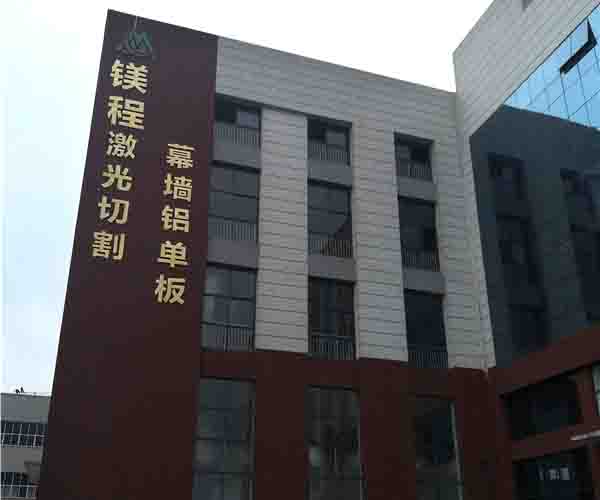 厂房中墙