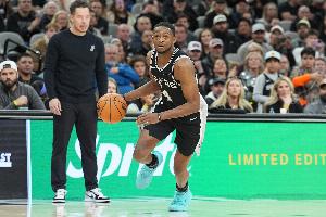 米奇说关键球还是给他投！福克斯第四节4中0 分板助全部挂蛋