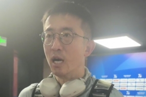 姜至鹏：阿代米受伤后教练把我顶到前卫位置 我很好地完成了任务