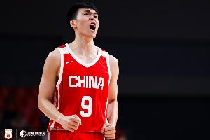 替补打得不错！庞峥麟半场3中1拿下5分3板 打成精彩追尾2+1
