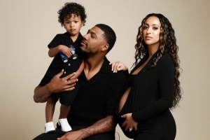妻子怀二胎啦！斯玛特晒照全家福：这是我的整个世界♥️