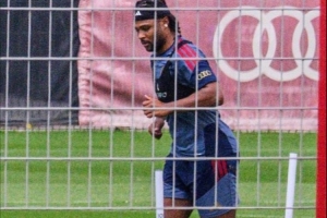 图片报：格纳布里在训练中能够完成冲刺，最迟会在赛季开始前复出
