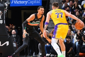 露天看台预测2030年NBA30大球员：文班&东契奇前二 弗拉格第六