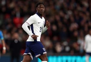 暖心！梅努为患绝症英格兰球迷圆梦，助其获得世界杯半决赛门票