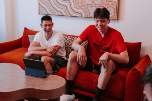 开拓者官方晒视频：林书豪指导杨瀚森 两人不时有说有笑