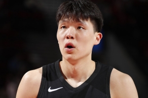 中方经纪人：杨瀚森在NBA首个赛季挑战很大 我们对新赛季充满信心