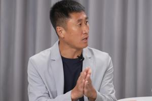 马宁：阿联酋联赛规定，只要有队员过来跟裁判鼓掌，红牌罚下